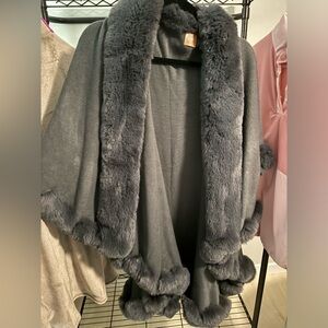 Faux fur trim boutique cape